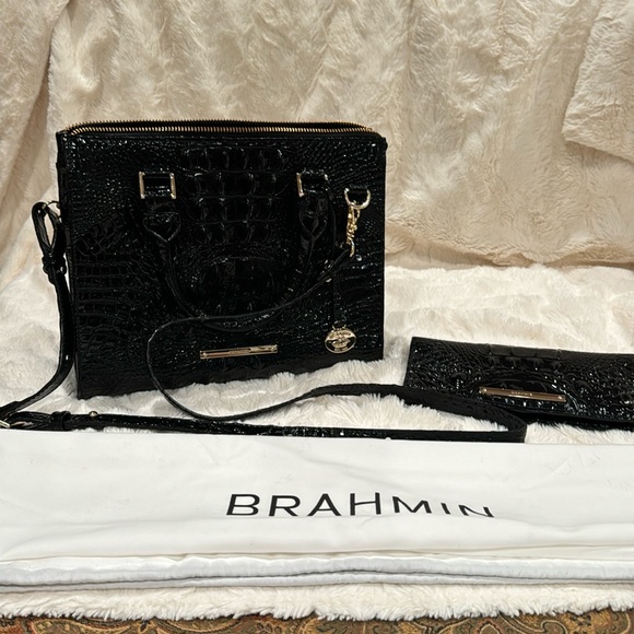 Brahmin Caroline Convertible in black Melbourne with matching wallet. - Picture 1 of 5